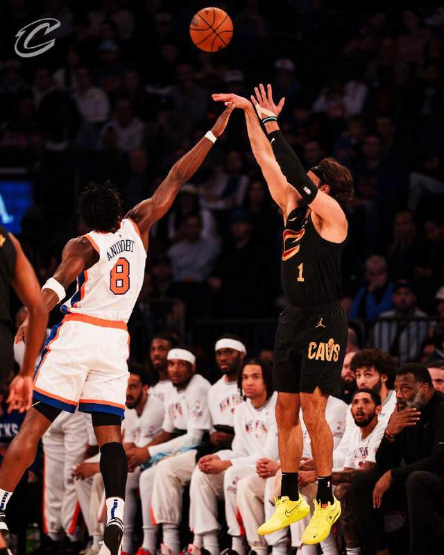 尼克斯队终结连败,重回胜利轨道 尼克斯队终结连败,重回胜利轨道