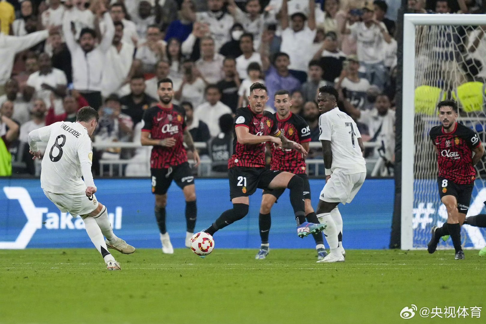 包含皇马中场核心受伤，球队遭遇困难的词条