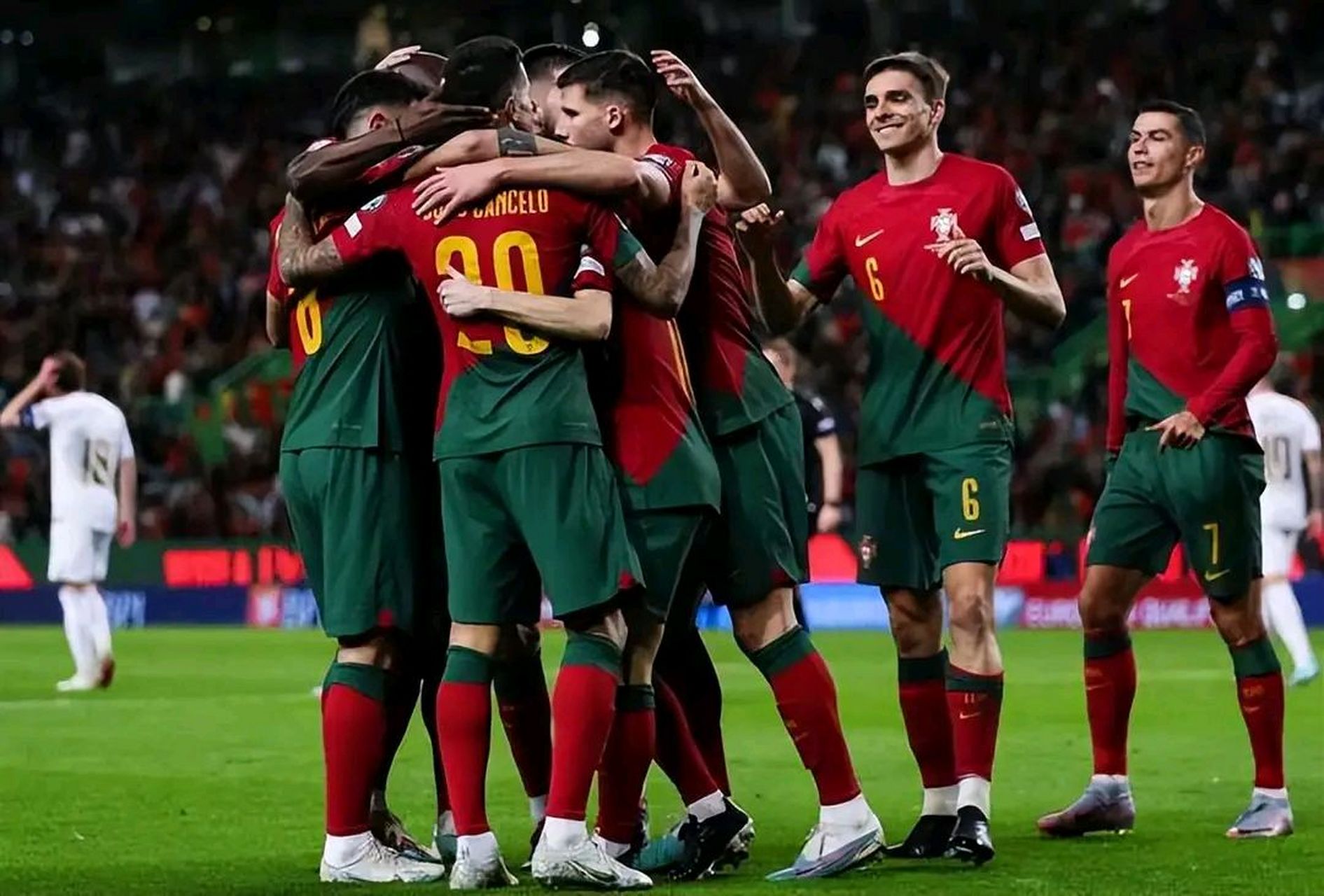 葡萄牙力克荷兰，晋级欧预赛四强！的简单介绍