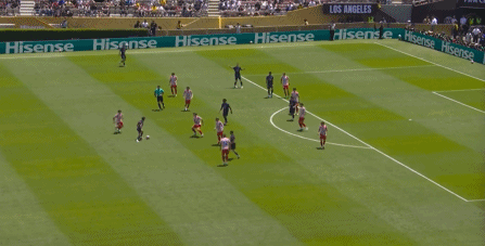 马竞后防线漏洞百出,球队惨遭击败 马竞后防线漏洞百出,球队惨遭击败