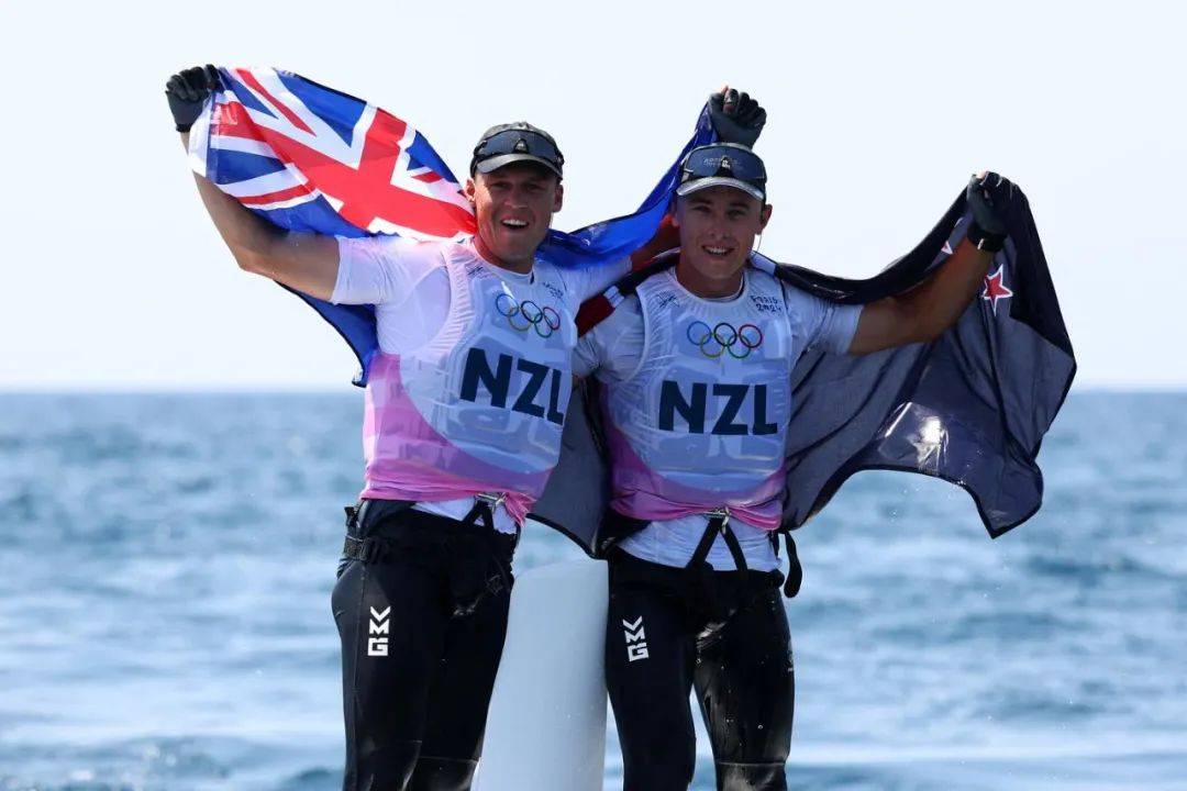 新西兰帆船运动员完成了比赛 新西兰帆船运动员完成了比赛