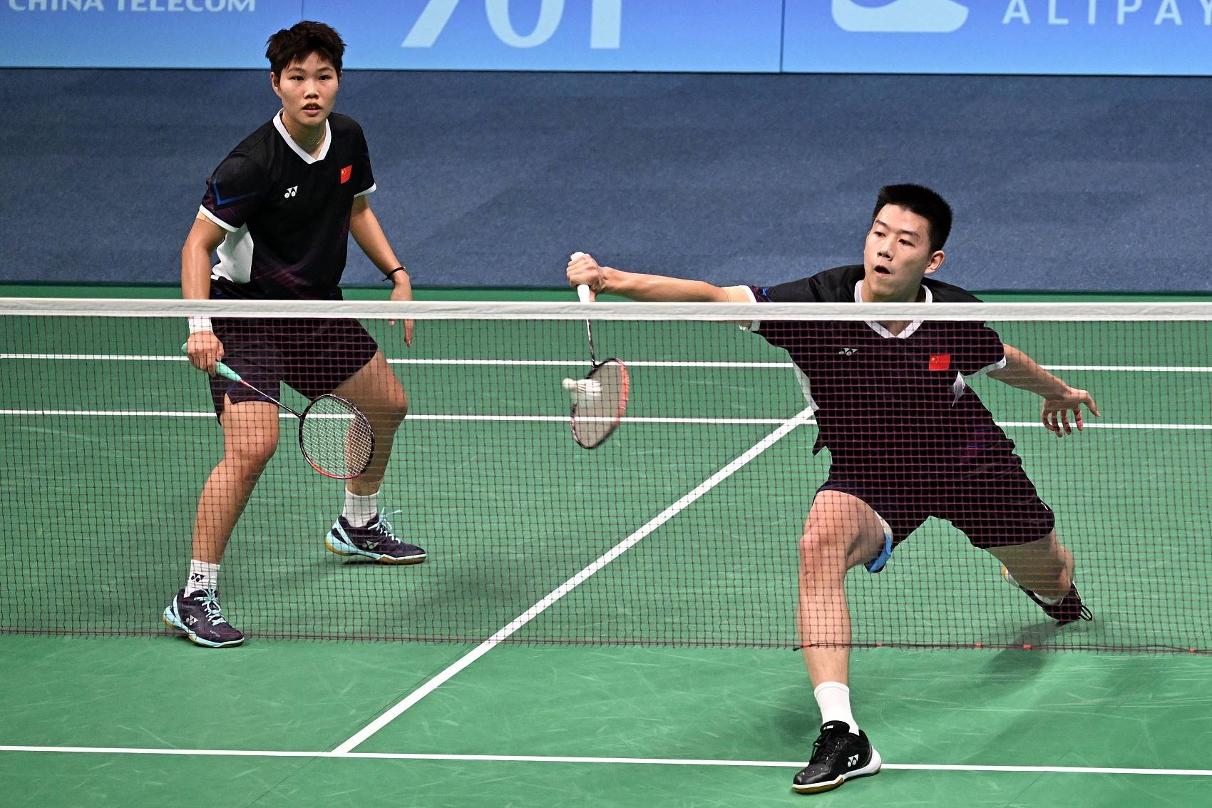 四强争夺:韩国羽毛球选手再胜对手晋级 四强争夺:韩国羽毛球选手再胜对手晋级