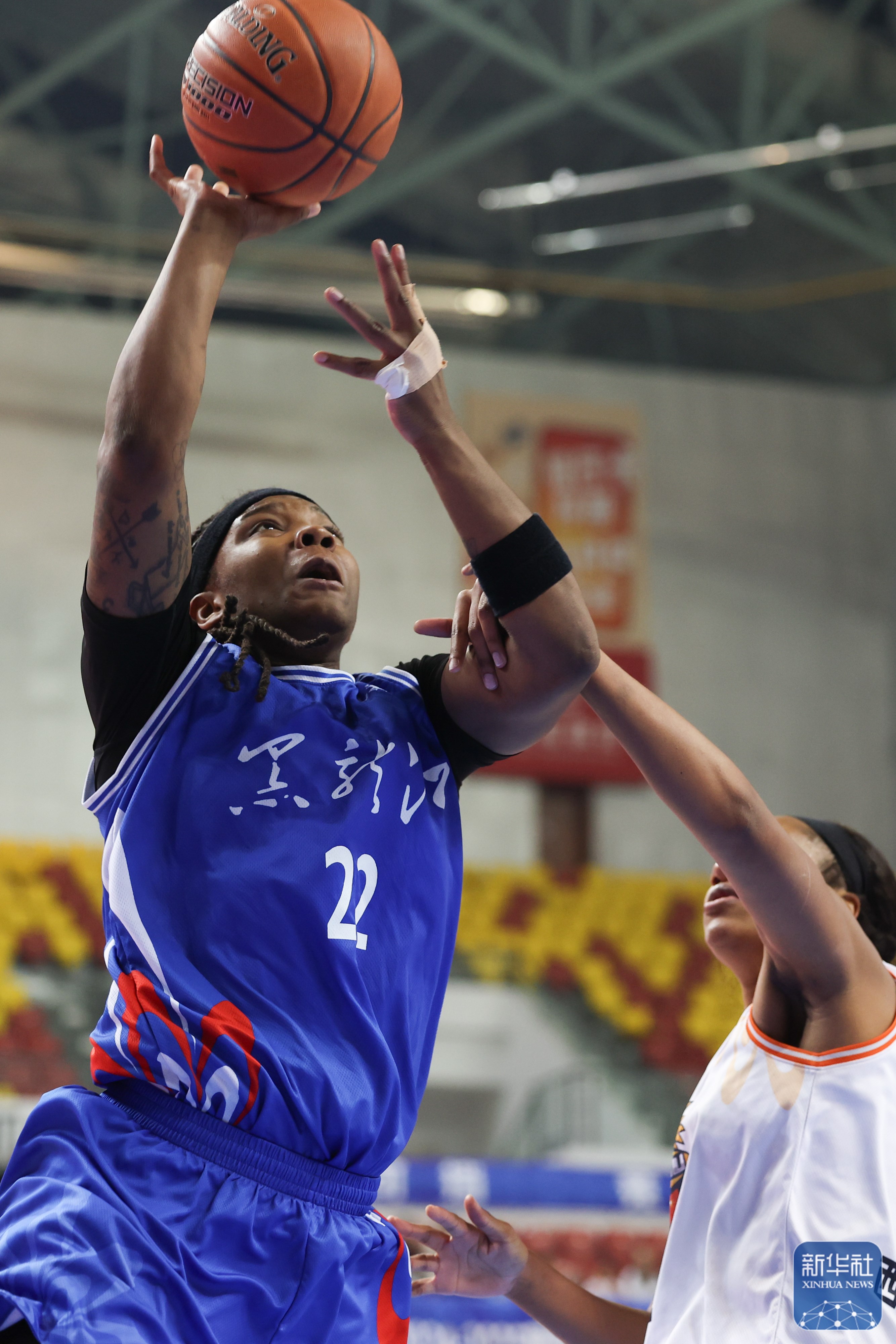 紧张刺激,球员豁出去拼尽全力 紧张刺激,球员豁出去拼尽全力