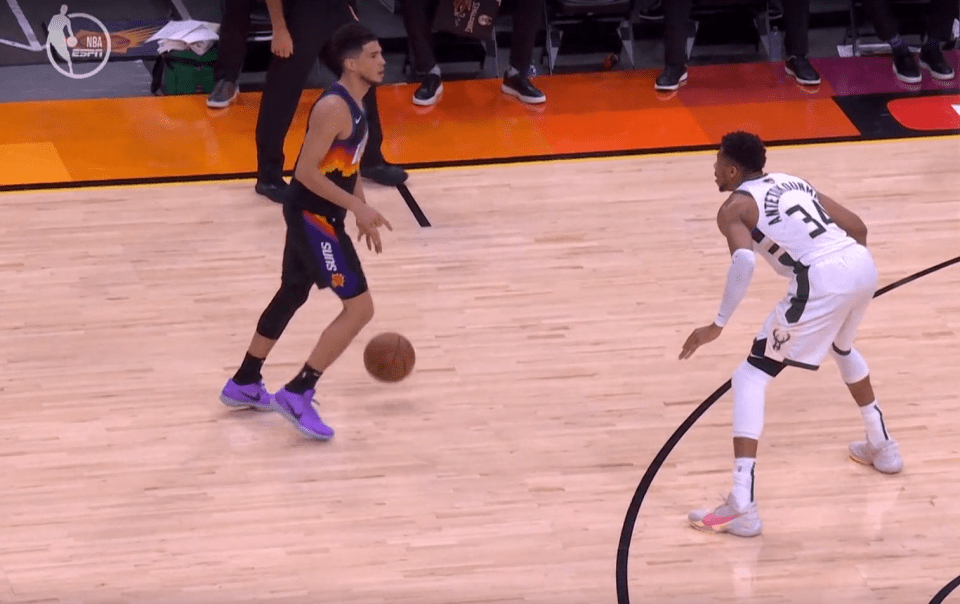 雄鹿队员霍利迪连续两场砍下+得分的简单介绍 雄鹿队员霍利迪连续两场砍下+得分的简单介绍