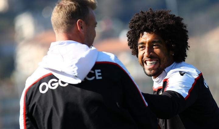 包含亚眠客场逼平昂热,保持不败纪录的词条 包含亚眠客场逼平昂热,保持不败纪录的词条