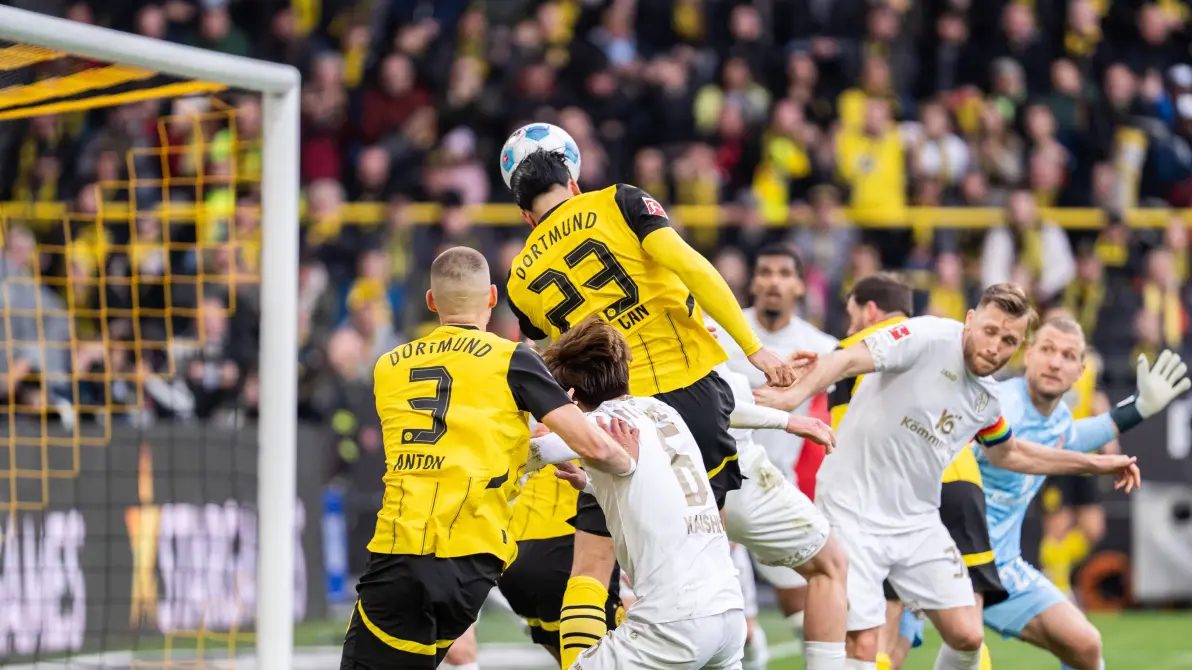 美因茨中场因伤退出本周比赛,备受关注 美因茨中场因伤退出本周比赛,备受关注