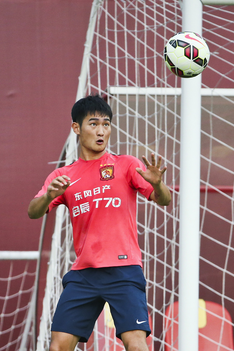 包含娴熟球技!足球比赛中明星球员风采打动的词条 包含娴熟球技!足球比赛中明星球员风采打动的词条