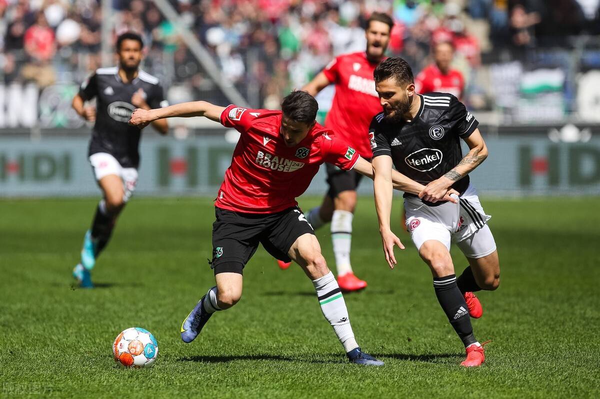 包含汉诺威客场对阵法兰克福,双方积分激烈争夺的词条 包含汉诺威客场对阵法兰克福,双方积分激烈争夺的词条