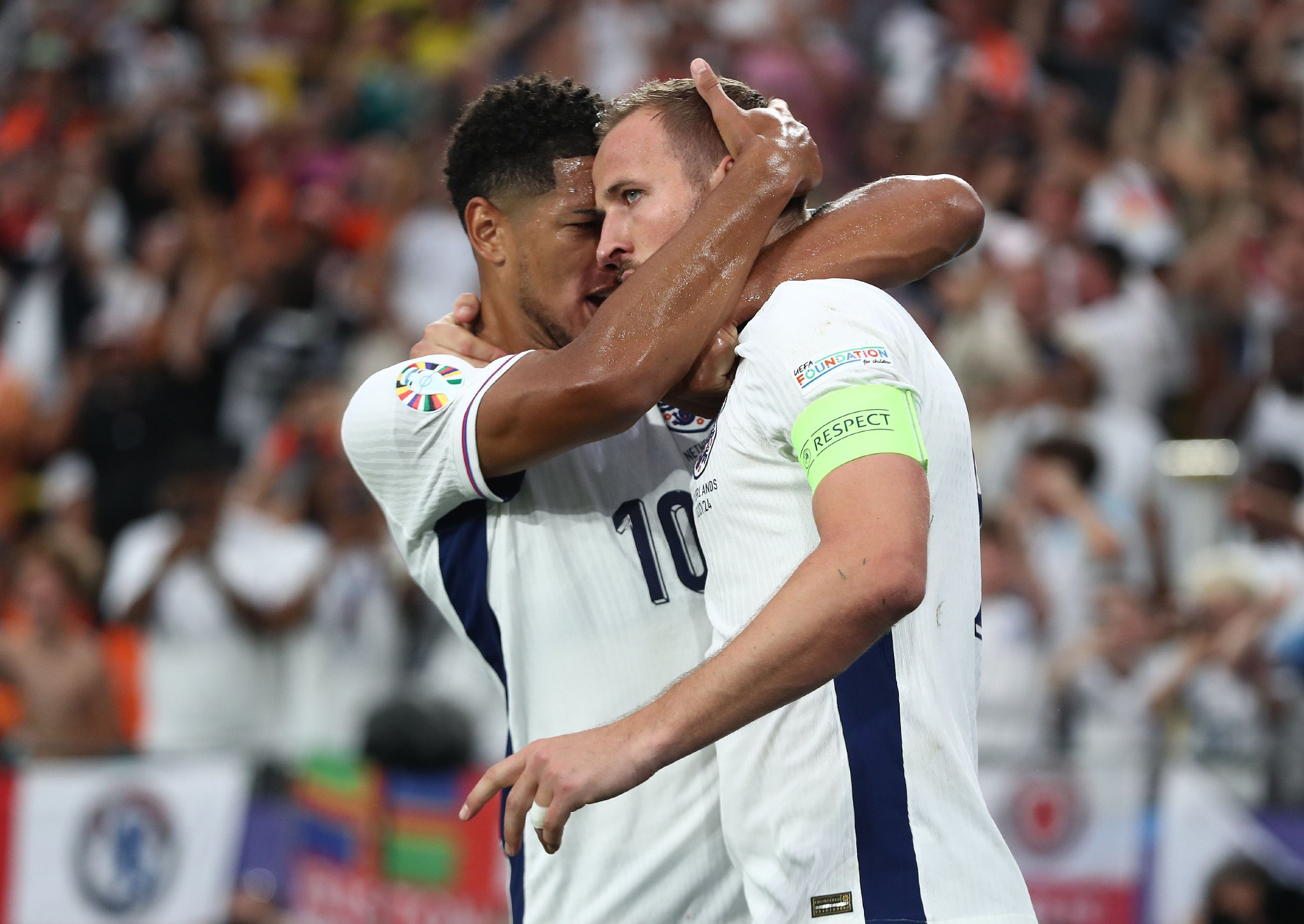 英格兰队在比赛中再次大获全胜 英格兰队在比赛中再次大获全胜