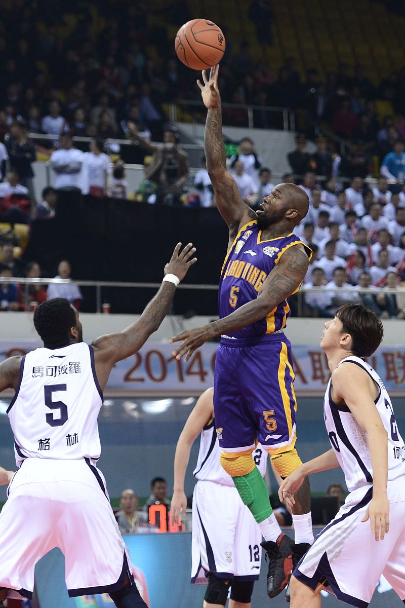 雄鹿主场大胜太阳,保持不败 雄鹿主场大胜太阳,保持不败